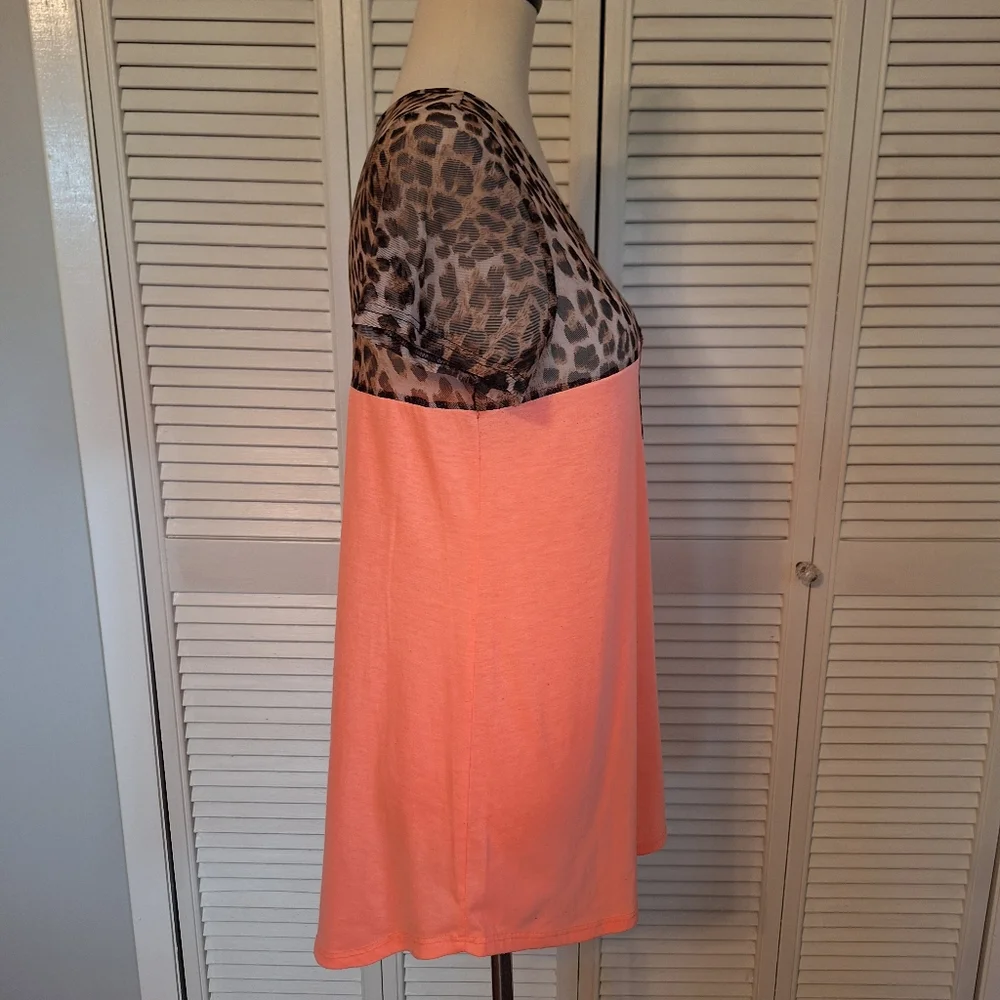 Leopard Print Coral Women's Top Medium *C5 - Picture 3 of 4